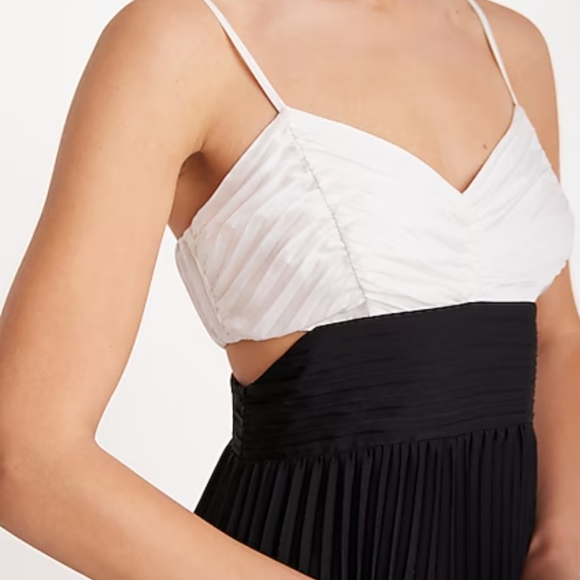 Express Black and white pleated gown - Picture 2 of 6